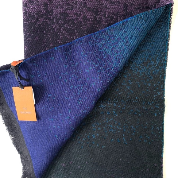 MISSONI Scarf Fringed in Purple/Gray/Blue Zig Zag Design -  MSRP $550 - BNWT - Picture 3 of 4